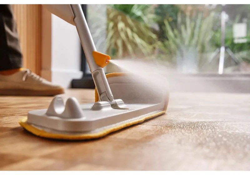 Mop cu pulverizator Joseph Joseph CleanTech 65004, 145 cm, Suport de perete, Gri