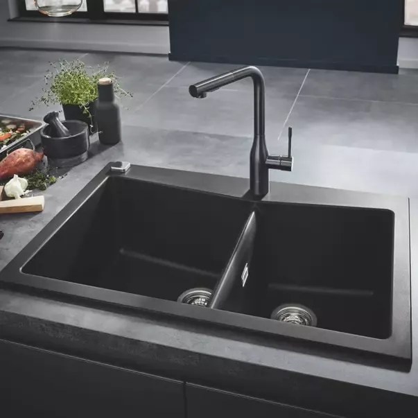 Baterie bucatarie cu dus extractabil Grohe Essence inalta antracit periat Hard Graphite