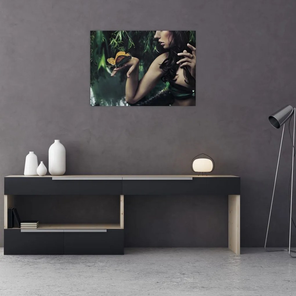 Tablou pe sticlă - Femeia grațioasă cu fluture (70x50 cm)