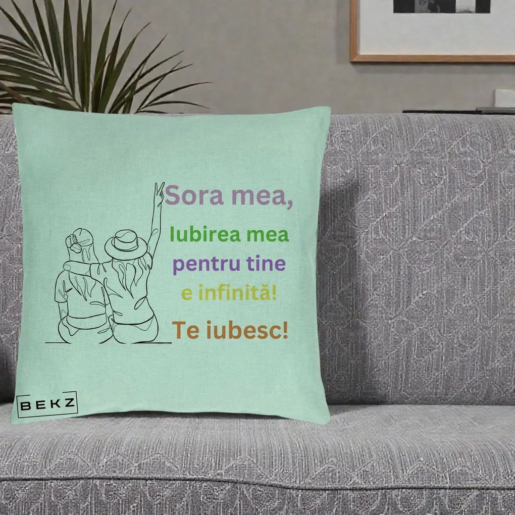 Cadou pentru Sora - Perna Personalizata Sora Mea Te Iubesc Doua Fete cu Palarie si Umbrela, 40x40 cm, Verde Menta, Husa Detasabila, Perna Inclusa, BEKZ®
