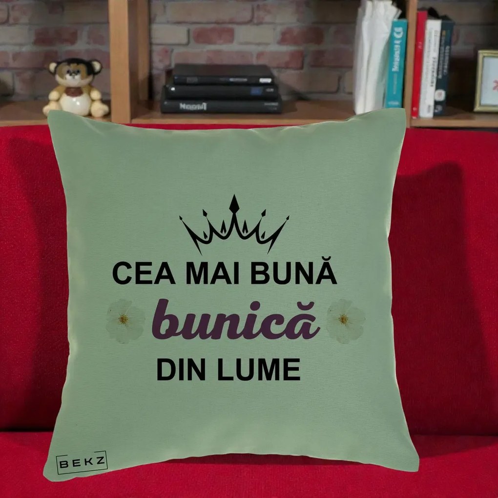 Cadou pentru Bunica - Perna Personalizata Cea Mai Buna Bunica Din Lume Coroana Mov Flori, 40x40 cm, Verde, Husa Detasabila, Perna Inclusa, BEKZ®