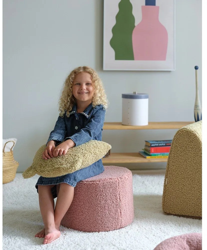Puf de copii roz cu tapițerie din țesătură bouclé – Wigiwama