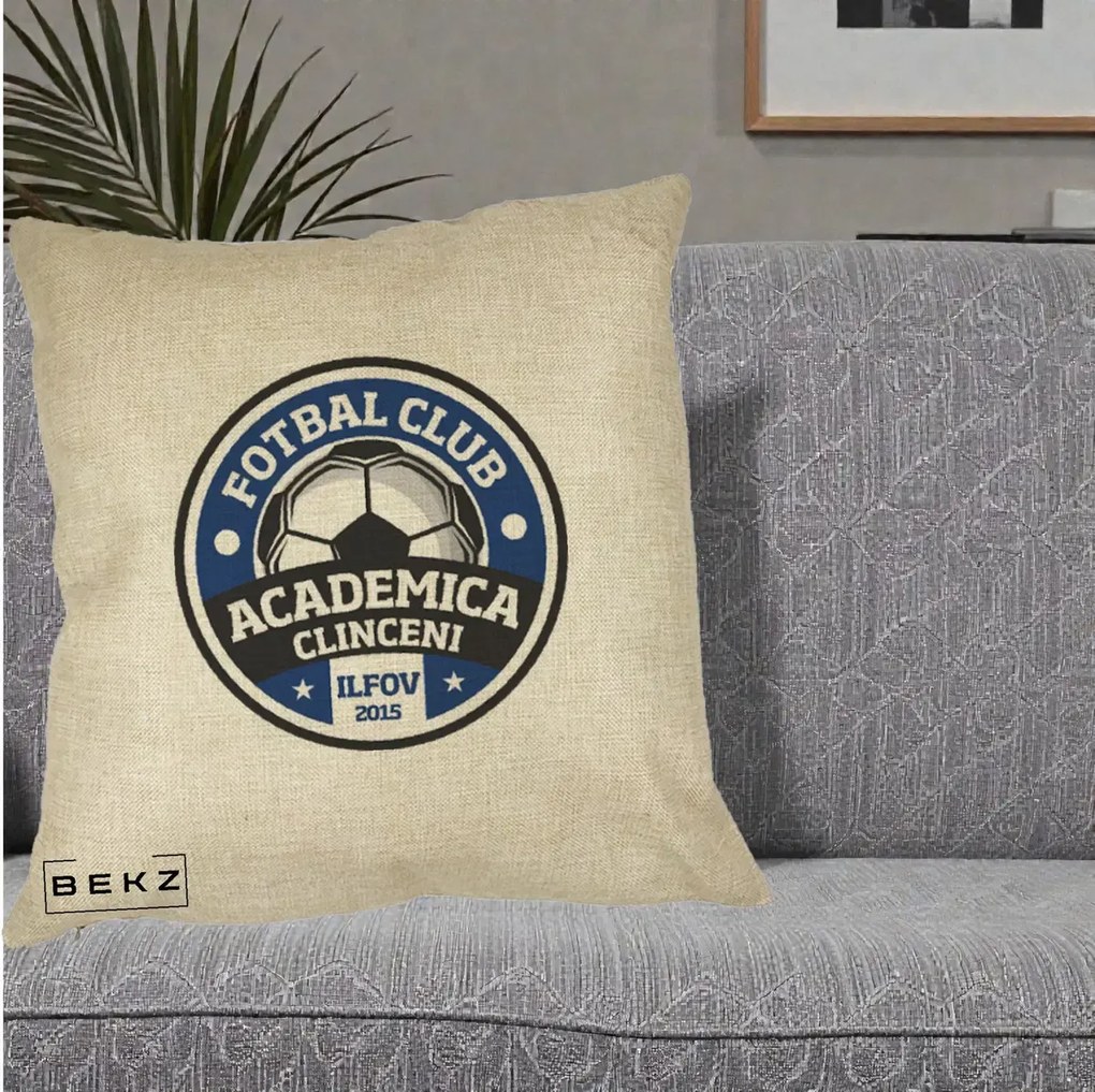Perna Personalizata Academica Clinceni Fotbal Club, 40x40 cm, Crem, Husa Detasabila, Perna Inclusa, BEKZ®
