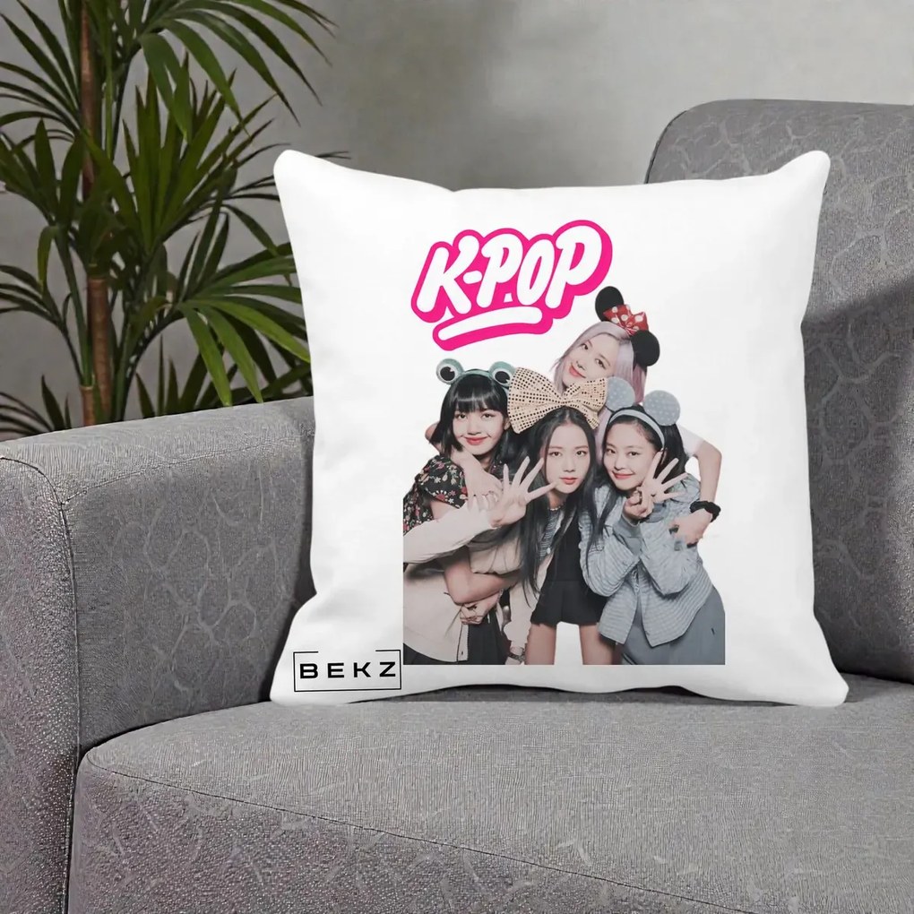 Perna Personalizata BLACKPINK K-Pop Grup Pozitii Amuzante, 40x40 cm, Alba Mata, Husa Detasabila, Perna Inclusa, BEKZ®