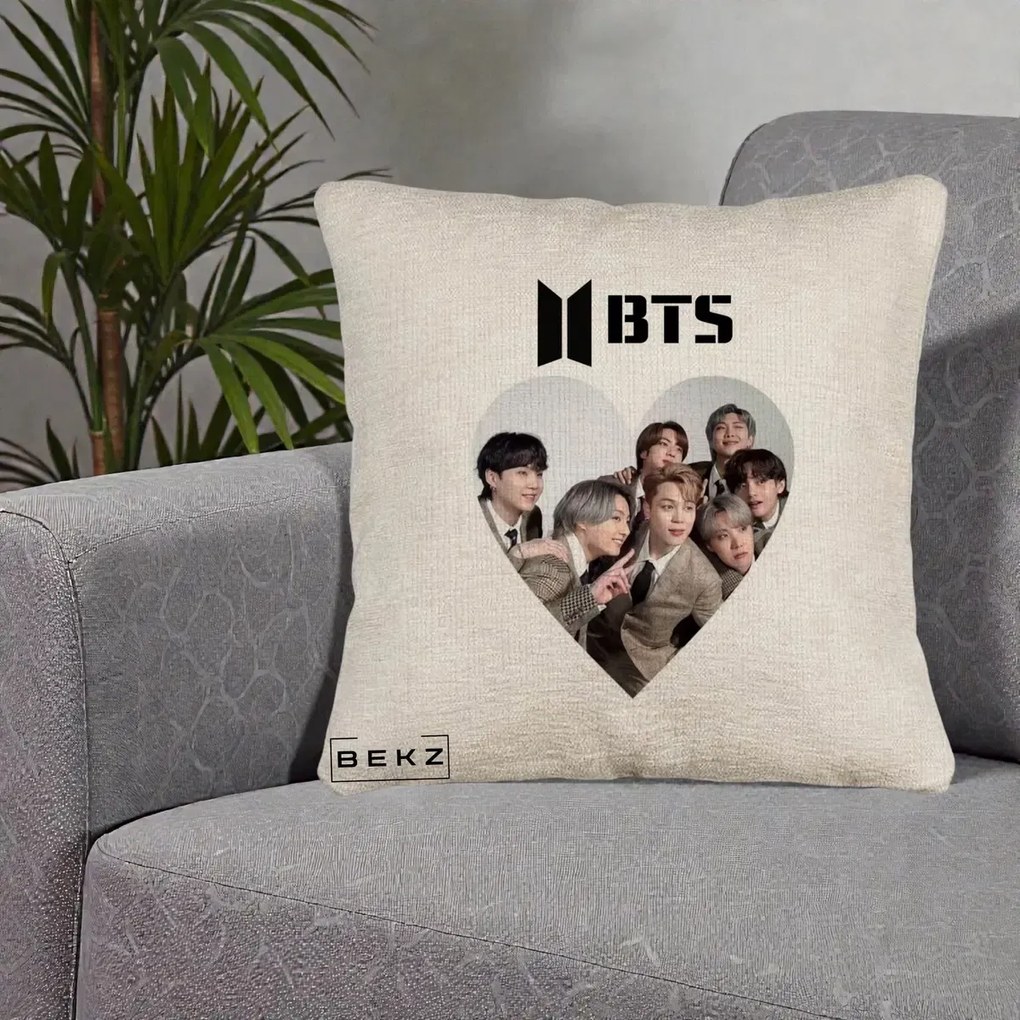 Perna Personalizata K-pop BTS Grup Fotografie in Inima, 40x40 cm, Bej Canapea, Husa Detasabila, Perna Inclusa, BEKZ®