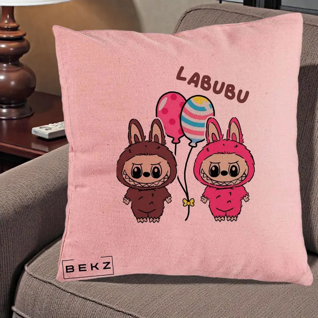 Perna Personalizata Labubu Cuplu cu Baloane, 40x40 cm, Roz, Husa Detasabila, Perna Inclusa, BEKZ®