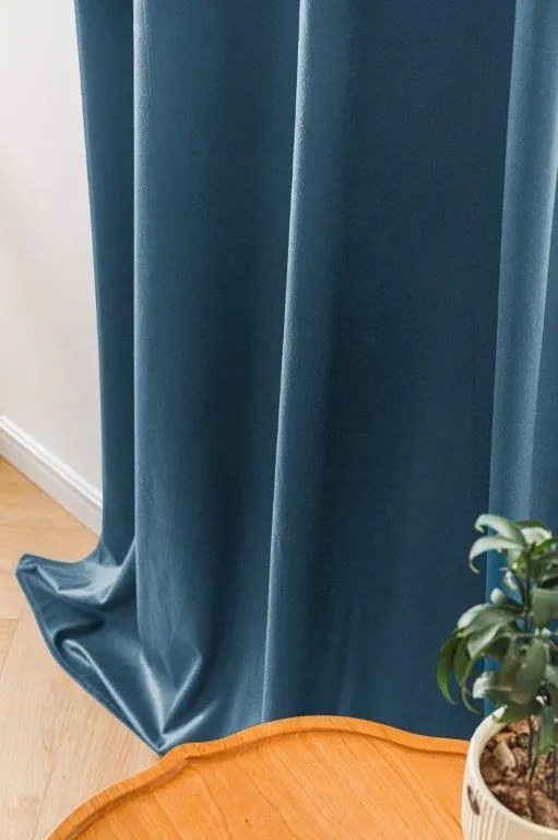 Draperie opaca Culoare albastru kerosen VELVET 135x250 cm Agățat: Inele metalice