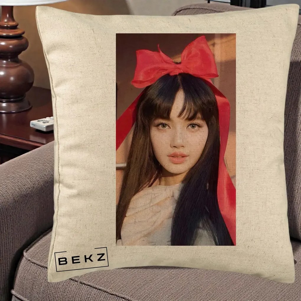 Perna Personalizata K-pop BLACKPINK Rose cu Funda Rosie, 40x40 cm, Bej, Husa Detasabila, Perna Inclusa, BEKZ®