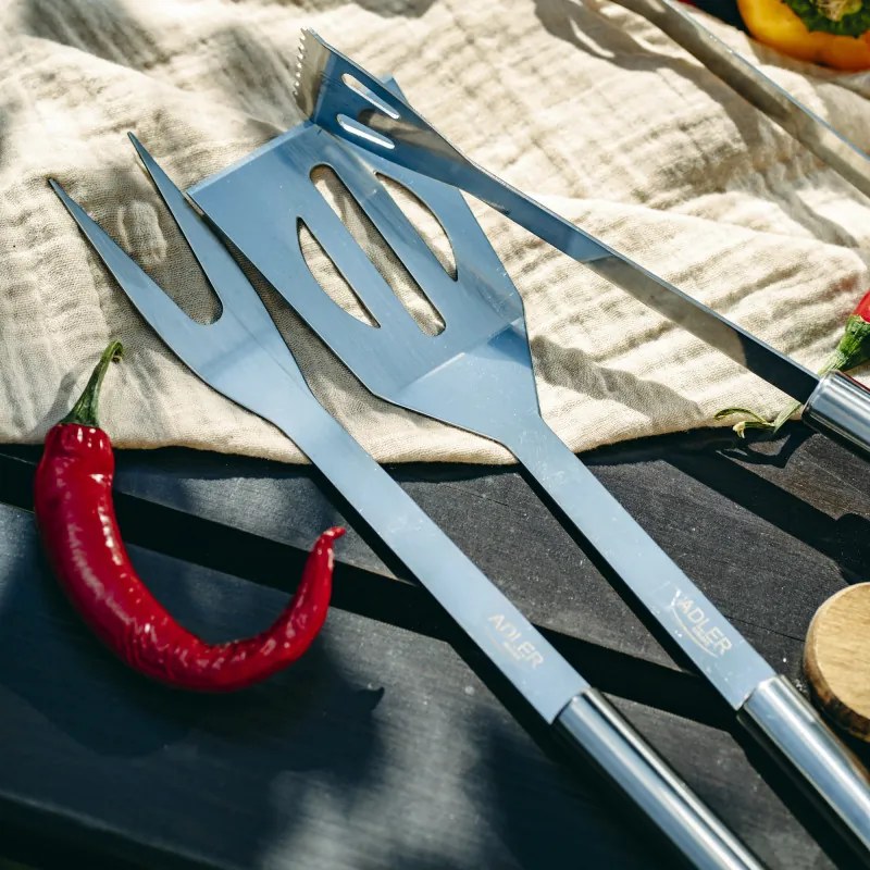 Set ustensile pentru gratar Adler AD 6729, 4 piese, Otel inoxidabil, Carcasa din aluminiu, Orificii de agatare, Argintiu