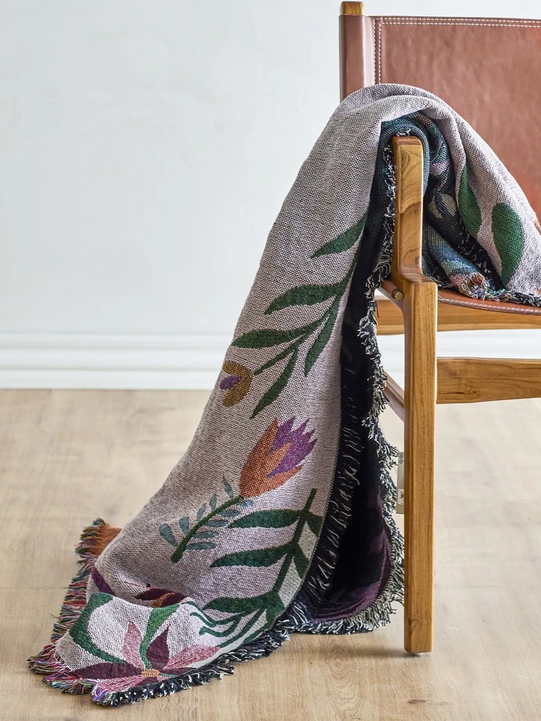 Pătură din bumbac reciclat, roz, cu model botanic și franjuri multicolore, „Yash", 160 x 130 cm