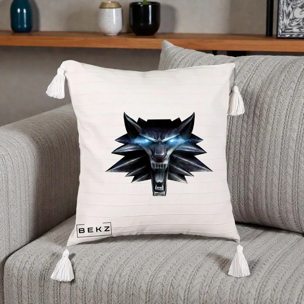 Perna Decorativa The Witcher Wolf Head, 40x40 cm, Bej cu Franjuri, Husa Detasabila, Perna Inclusa, BEKZ®