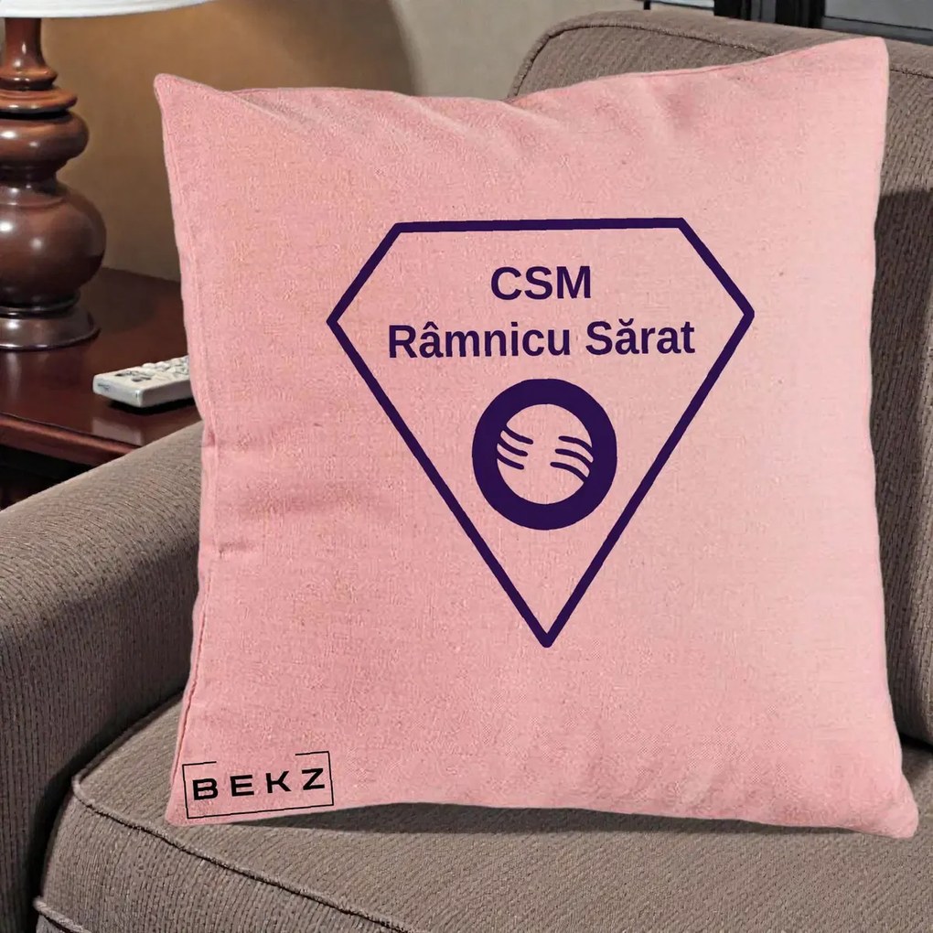 Perna Personalizata CSM Ramnicu Sarat Fotbal, 40x40 cm, Roz, Husa Detasabila, Perna Inclusa, BEKZ®