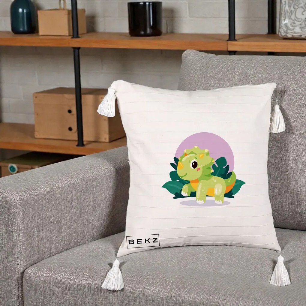 Perna Decorativa Triceratops Kawaii Verde, 40x40 cm, Bej cu Franjuri, Husa Detasabila, Perna Inclusa, BEKZ®