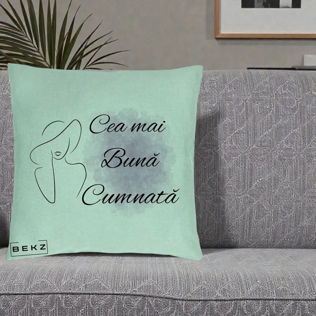 Cadou pentru Cumnata - Perna Personalizata Cea mai Buna Cumnata cu Silueta Dama si Pete Violet, 40x40 cm, Verde Menta, Husa Detasabila, Perna Inclusa, BEKZ®