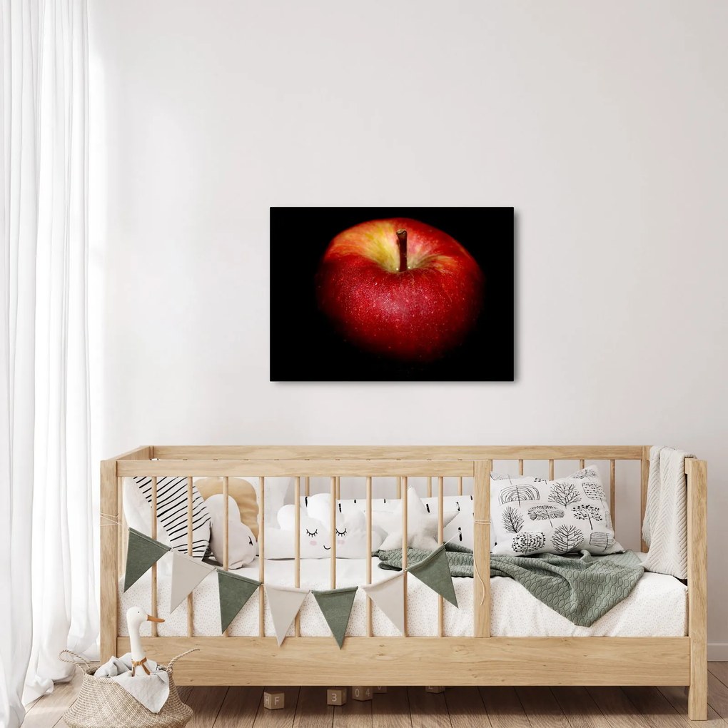 Tablou cu măr pe fundal negru (70x50 cm)