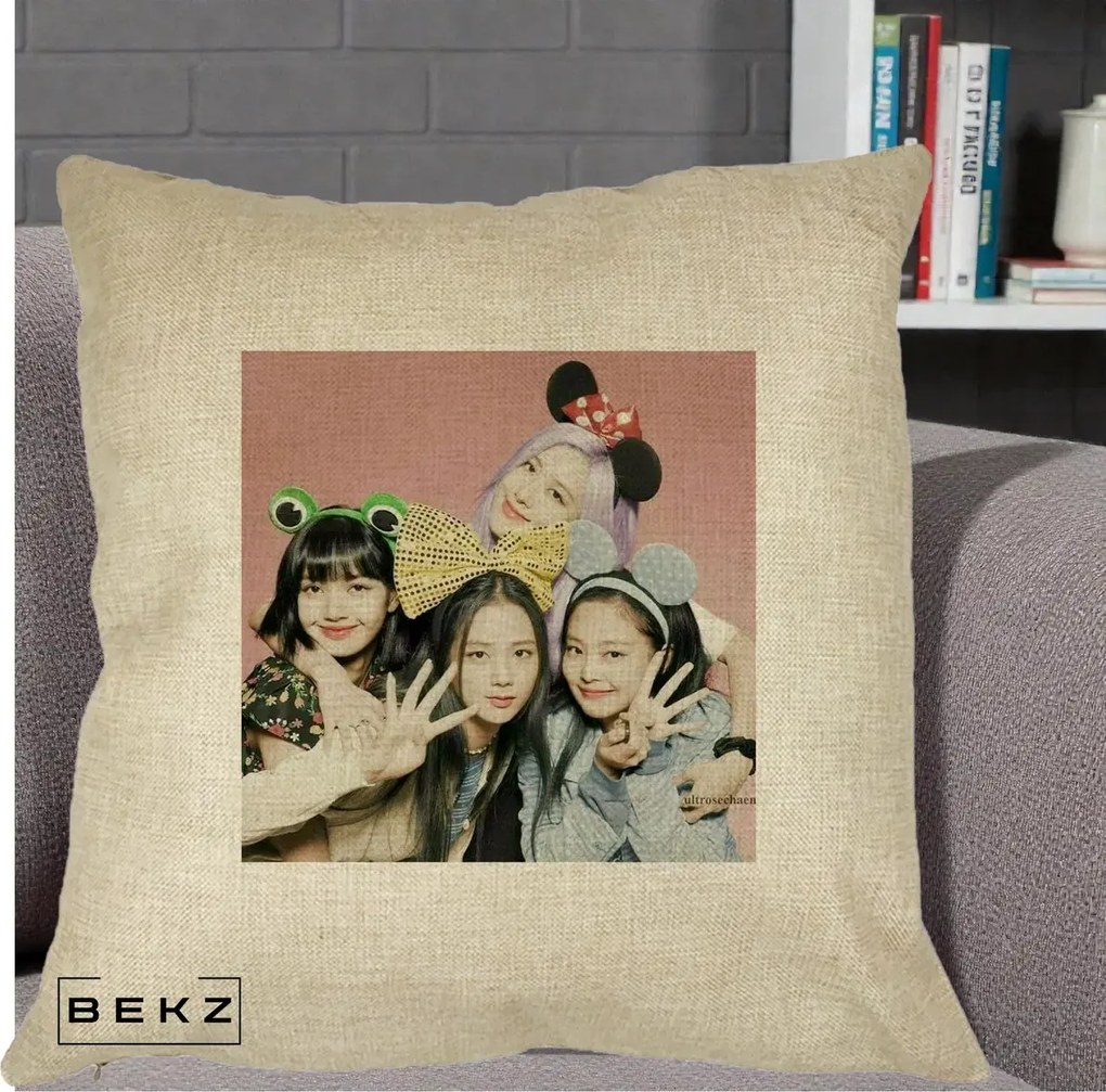 Perna Personalizata K-pop BLACKPINK Accesorii Haioase, 40x40 cm, Crem, Husa Detasabila, Perna Inclusa, BEKZ®