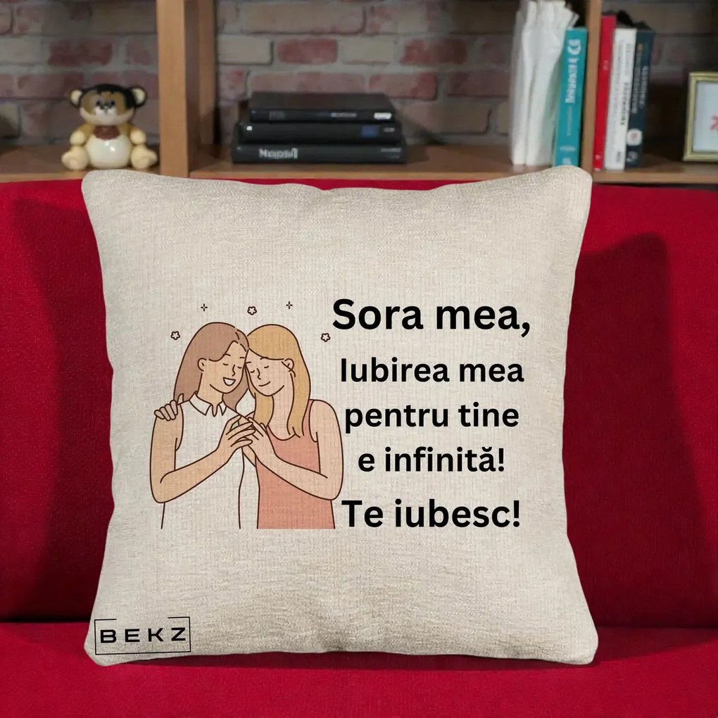 Cadou pentru Sora - Perna Personalizata Sora Mea Te Iubesc Imbratisare cu Sclipiri, 40x40 cm, Bej Canapea, Husa Detasabila, Perna Inclusa, BEKZ®