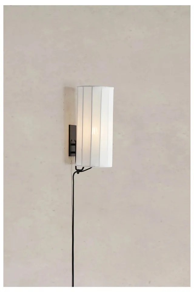 Aplică de perete alb-negru cu alimentare la priză Hikari – Markslöjd