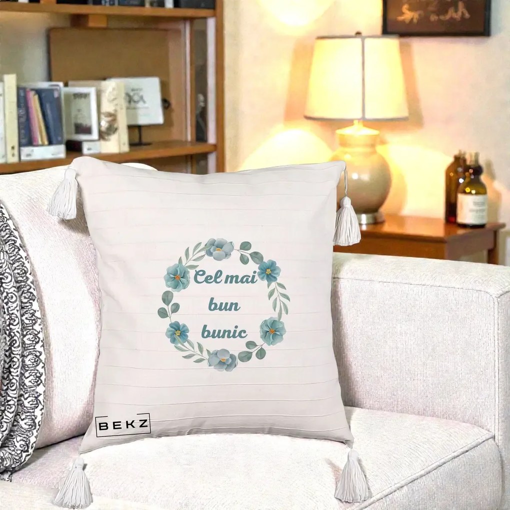 Cadou pentru Bunic - Perna Personalizata Cel Mai Bun Bunic Coronita Flori Albastre Teal, 40x40 cm, Bej cu Franjuri, Husa Detasabila, Perna Inclusa, BEKZ®