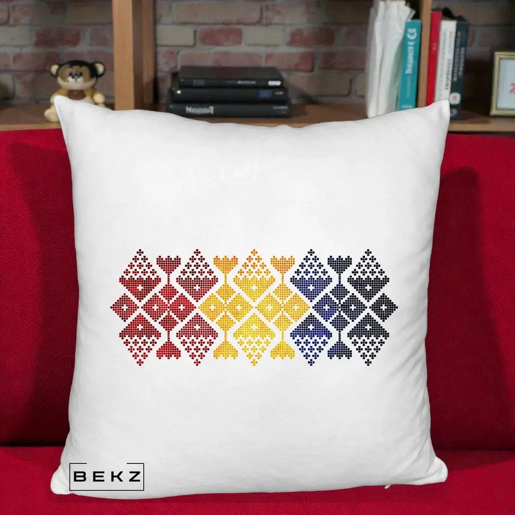 Perna Personalizata Motiv Tricolor Romanesc Broderie, 40x40 cm, Alb Pufos, Husa Detasabila, Perna Inclusa, BEKZ®