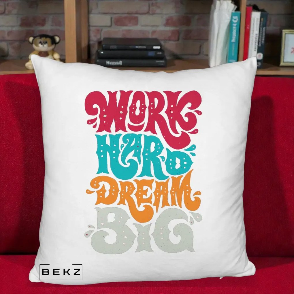 Perna Decorativa Work Hard Dream Big Retro, 40x40 cm, Alb Pufos, Husa Detasabila, Perna Inclusa, BEKZ®
