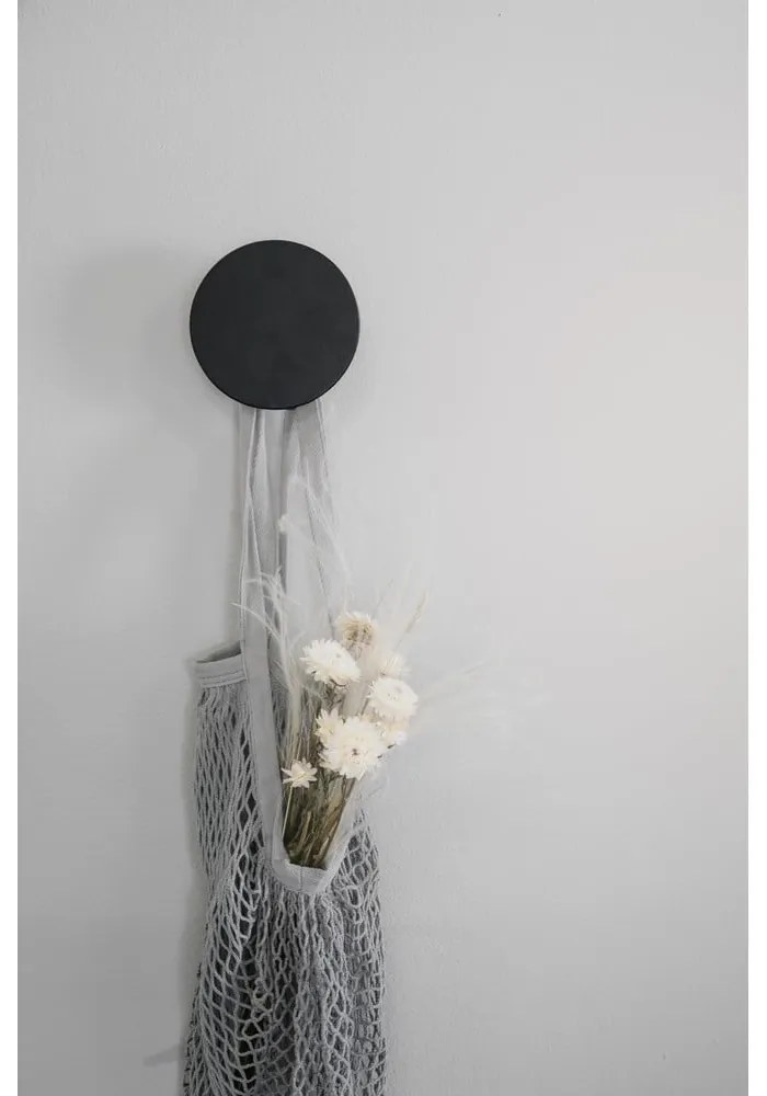 Cârlig negru de montat pe perete din lemn de stejar Milford – Rowico