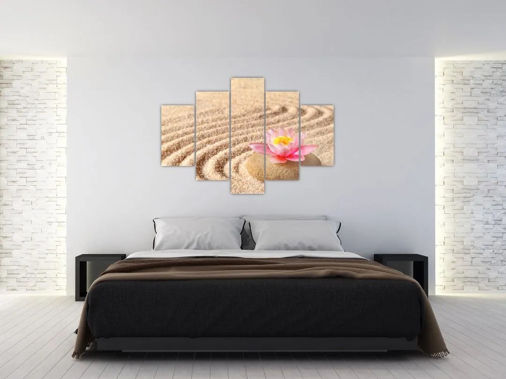 Tablou cu piatră și floare pe nisip (150x105 cm)