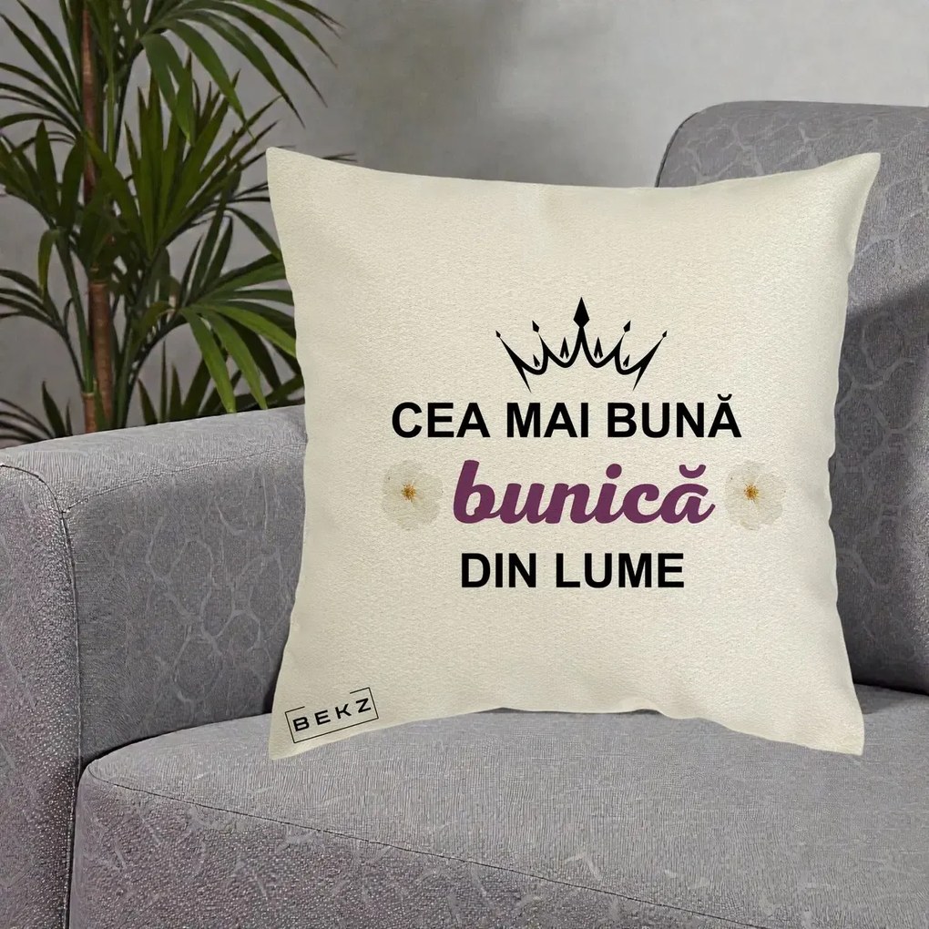 Cadou pentru Bunica - Perna Personalizata Cea Mai Buna Bunica Din Lume Coroana Mov Flori, 40x40 cm, Ecru, Husa Detasabila, Perna Inclusa, BEKZ®