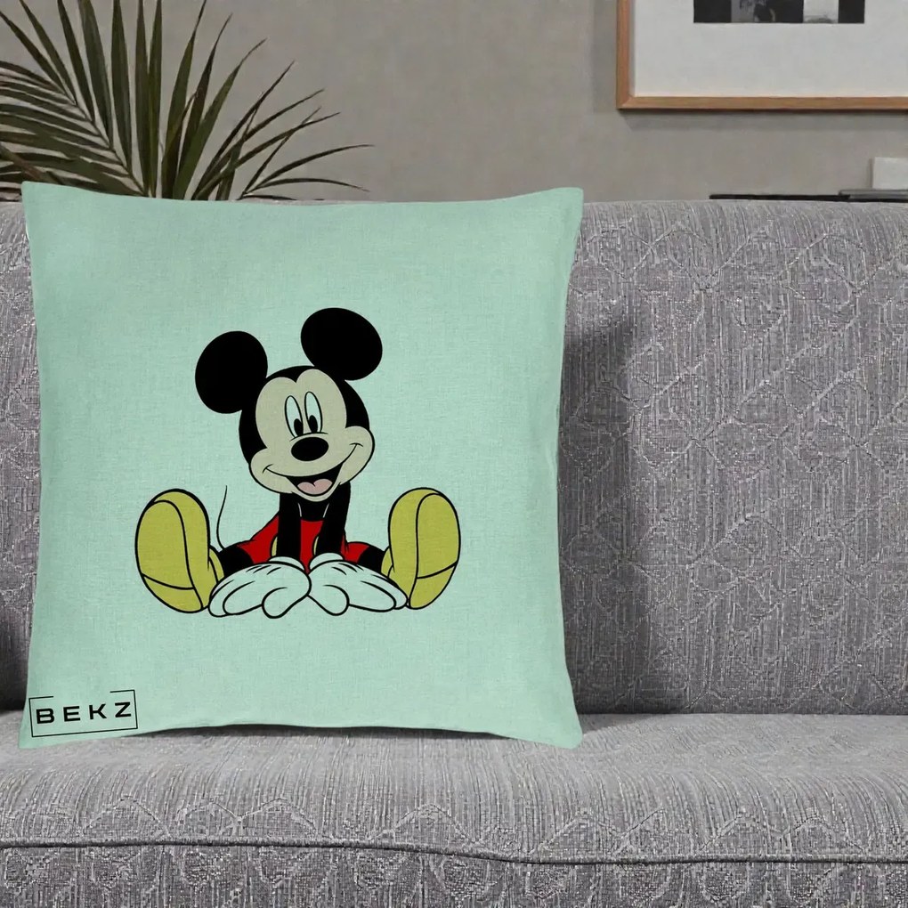 Perna Personalizata Mickey Mouse Relaxat, 40x40 cm, Verde Menta, Husa Detasabila, Perna Inclusa, BEKZ®