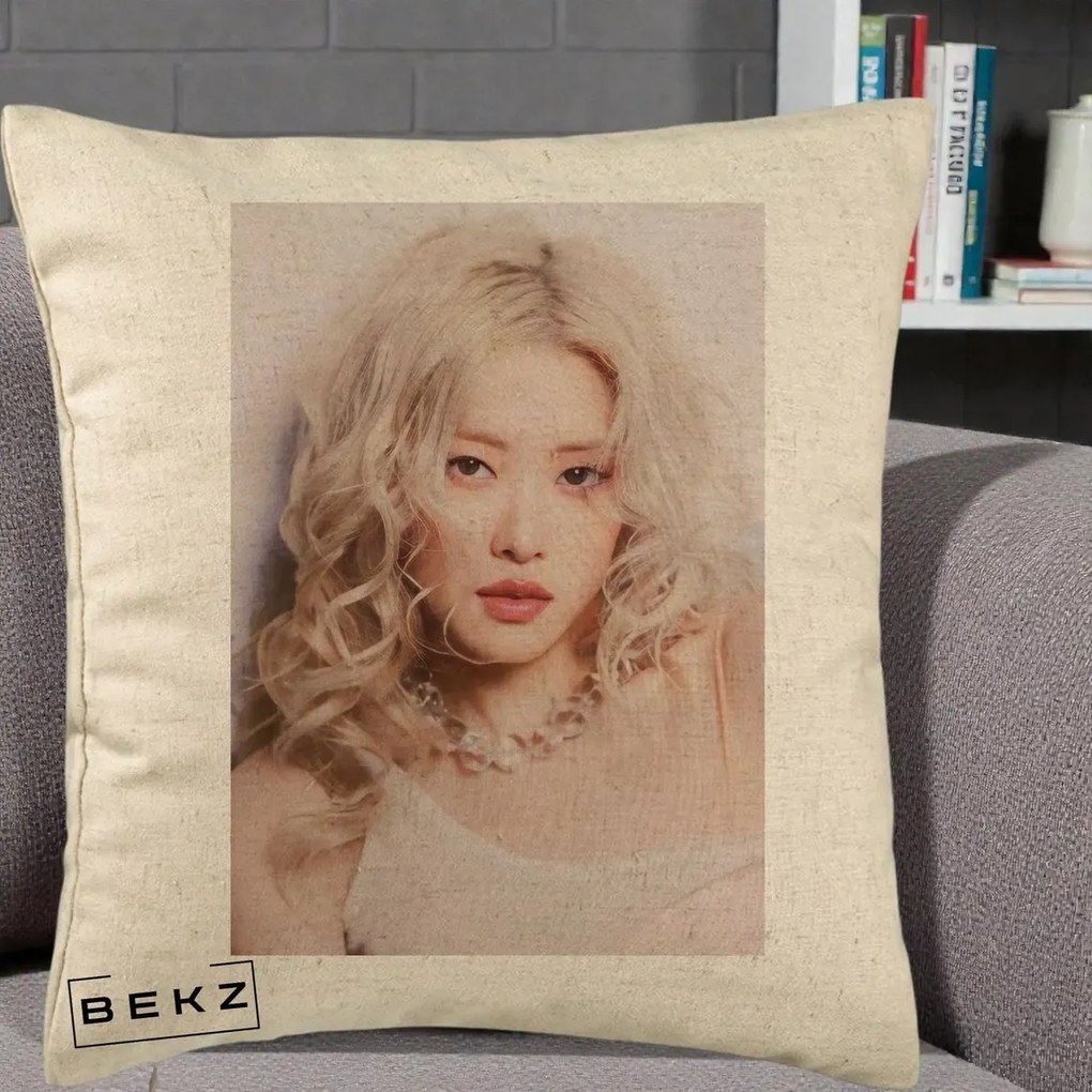 Perna Personalizata K-pop BLACKPINK Rose, 40x40 cm, Bej, Husa Detasabila, Perna Inclusa, BEKZ®