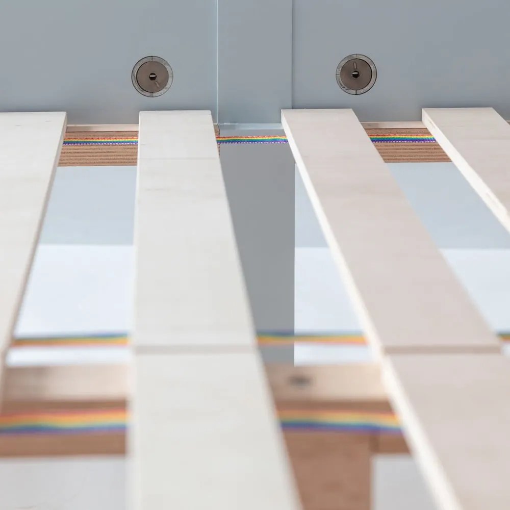 Pat matrimonial gri deschis din lemn masiv de fag cu somieră 160x200 cm Dabi – Ragaba