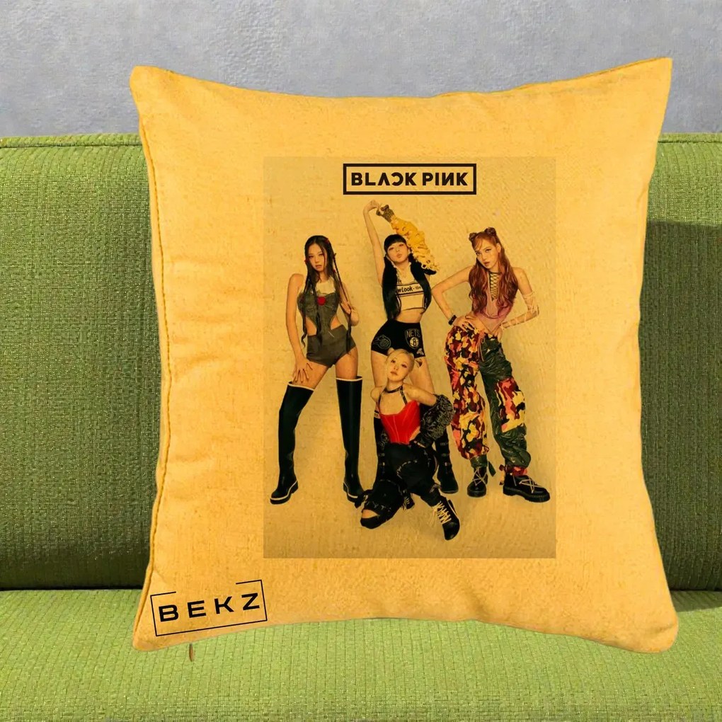 Perna Personalizata K-pop BLACKPINK Fotografie Grup Tinute Edgy, 40x40 cm, Galben, Husa Detasabila, Perna Inclusa, BEKZ®