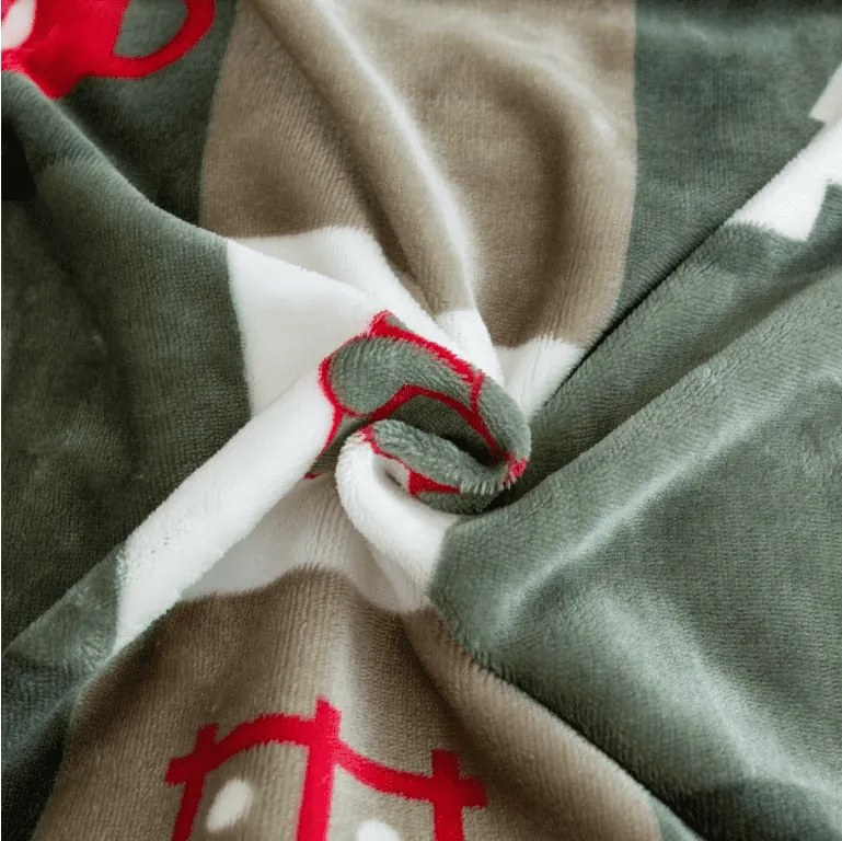 Set lenjerie cocolino CHRISTMAS SOCKS verzi + cearsaf Cocolino microplus cu elastic SOFT 180x200 cm alb, pat dublu