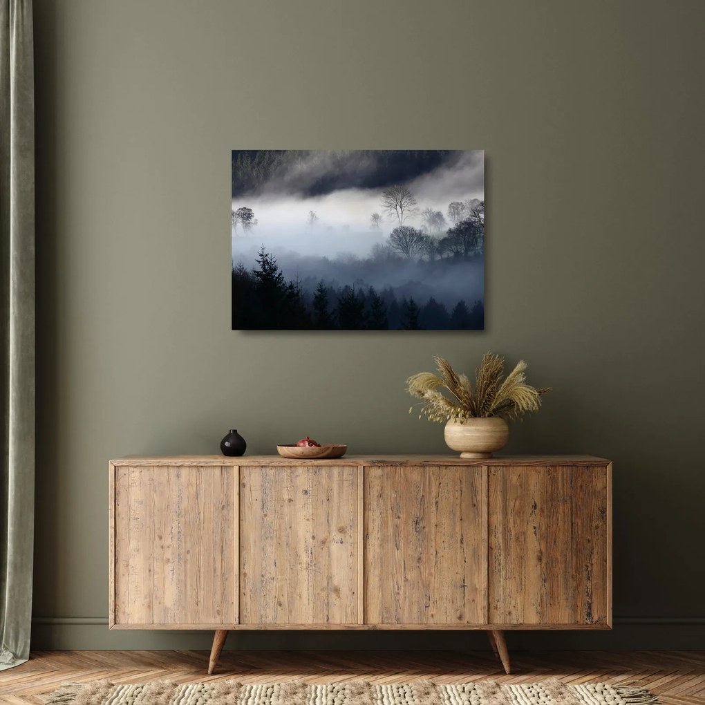 Tablou pe sticlă cu ceță deasupra pădurii (70x50 cm)