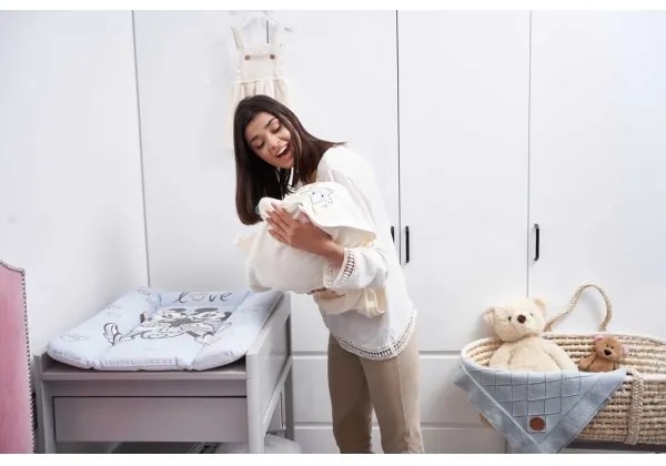 Saltea triunghiulară pentru înfășat DISNEY 50x70 cm albastră CebaBaby