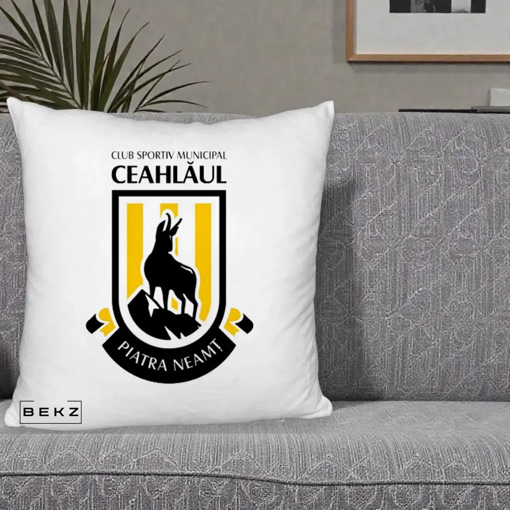 Perna Personalizata CSM Ceahlaul Piatra Neamt Fotbal, 40x40 cm, Alb Pufos, Husa Detasabila, Perna Inclusa, BEKZ®