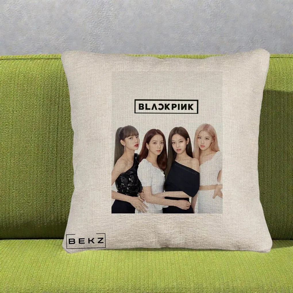 Perna Personalizata K-pop BLACKPINK Foto Grup-Negru, 40x40 cm, Bej Canapea, Husa Detasabila, Perna Inclusa, BEKZ®