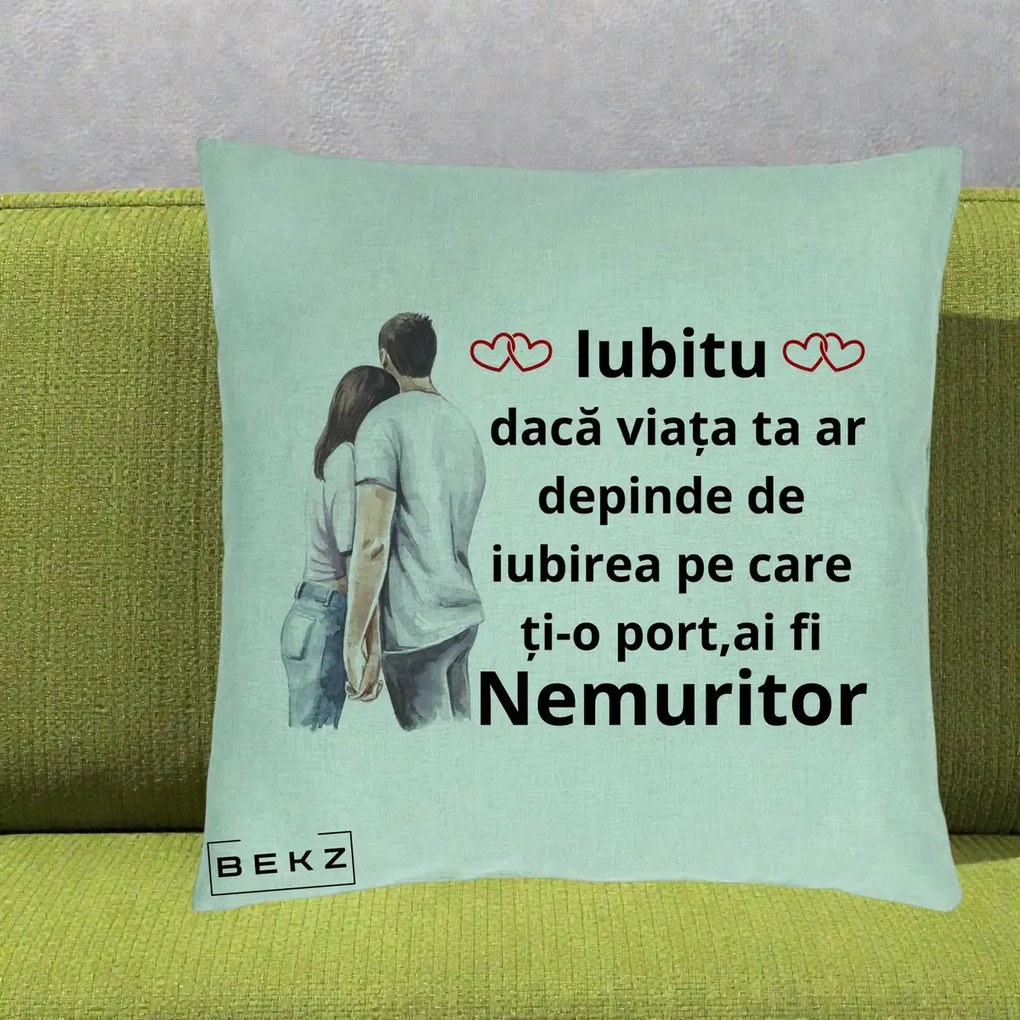 Cadou pentru Iubita - Perna Personalizata Iubitu Nemuritor cu Cuplu Acuarela si Inimi Rosii, 40x40 cm, Verde Menta, Husa Detasabila, Perna Inclusa, BEKZ®