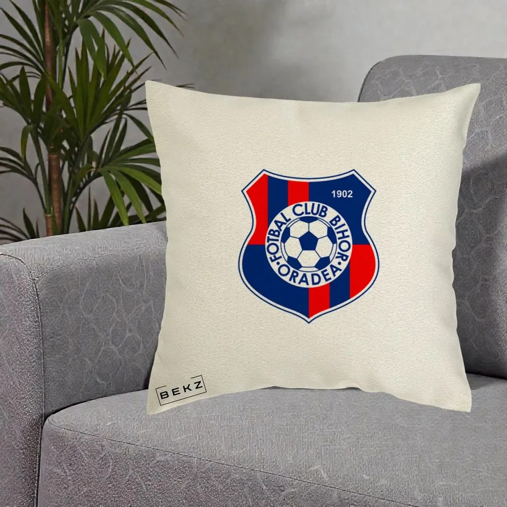 Perna Personalizata FC Bihor Oradea 1902 Fotbal, 40x40 cm, Ecru, Husa Detasabila, Perna Inclusa, BEKZ®