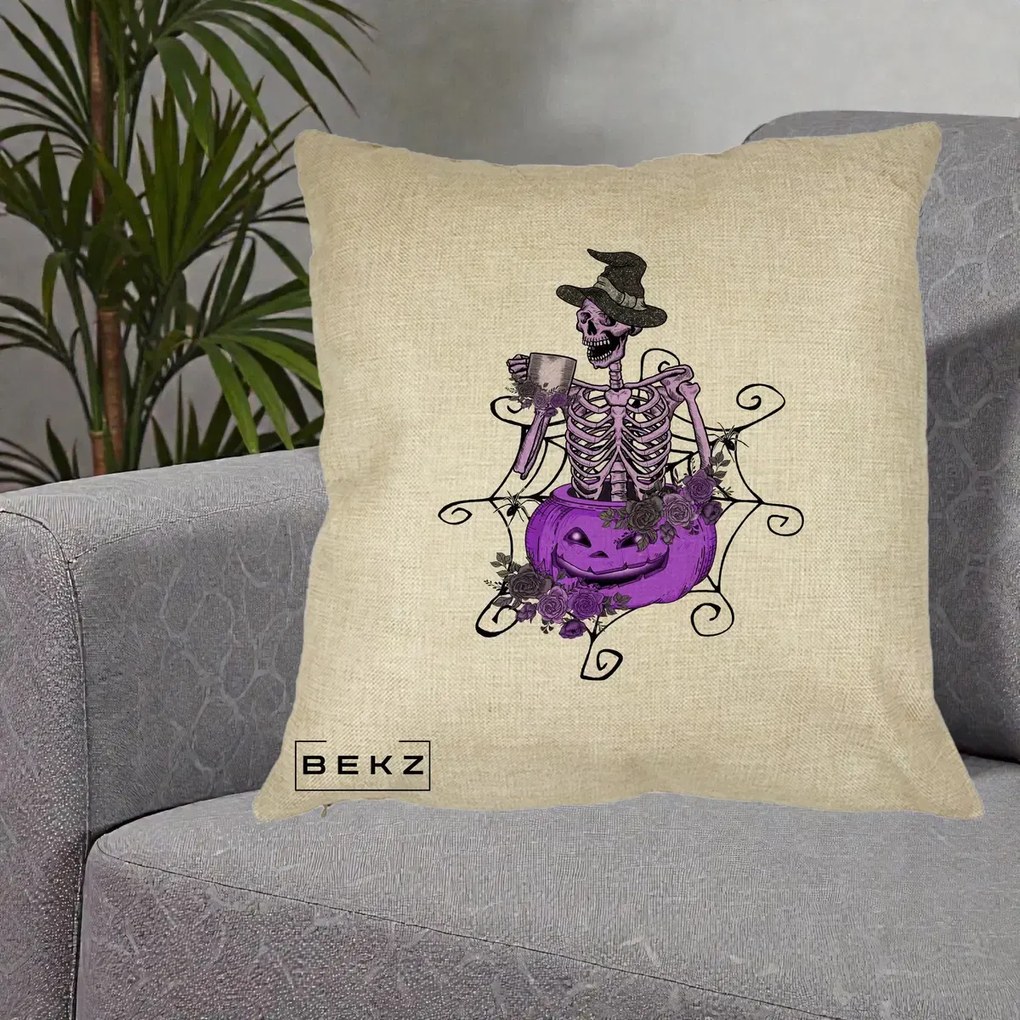 Perna Decorativa Schelet Vrajitor cu Dovleac Violet Halloween, 40x40 cm, Crem, Husa Detasabila, Perna Inclusa, BEKZ®