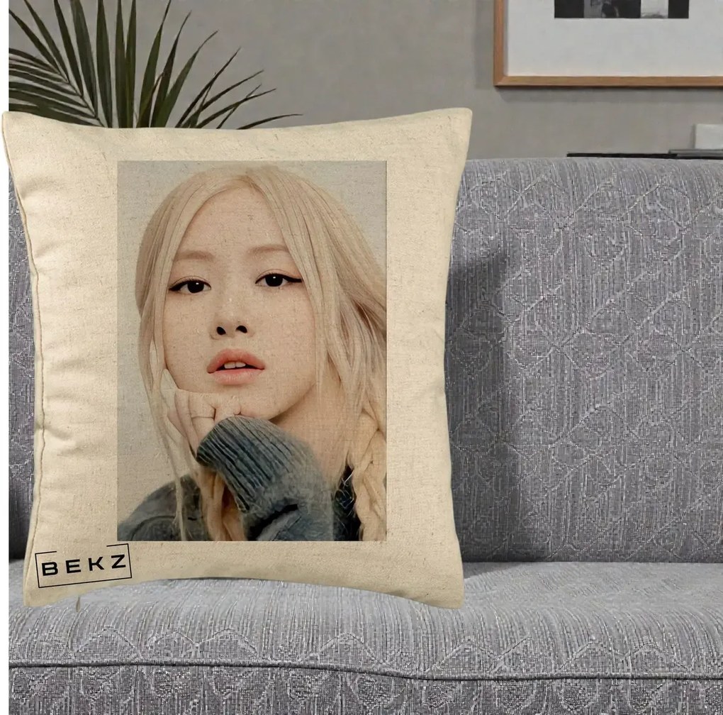 Perna Personalizata K-pop BLACKPINK Rose cu Jucarie de Plus, 40x40 cm, Bej, Husa Detasabila, Perna Inclusa, BEKZ®
