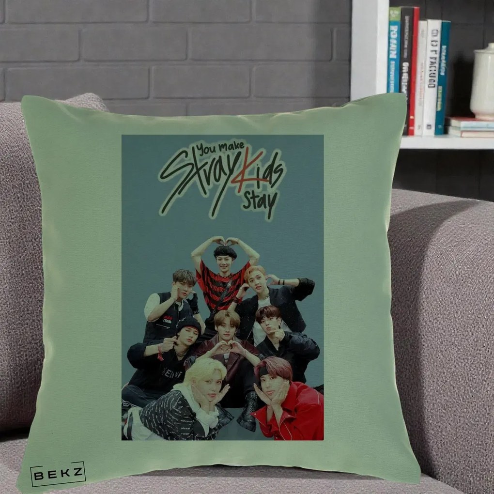 Perna Personalizata K-pop Stray Kids You Make Stray Kids Stay cu Foto Grup, 40x40 cm, Verde, Husa Detasabila, Perna Inclusa, BEKZ®
