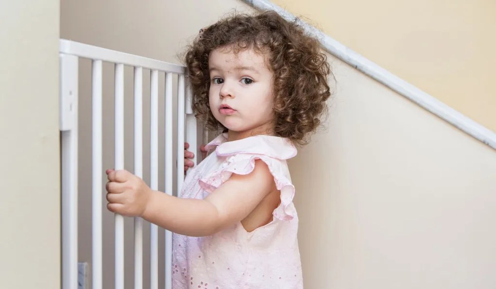 Șină de siguranță 74-105 cm pentru scări și uși oțel alb