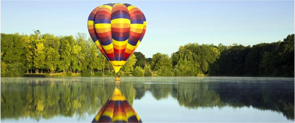 Tablou cu balon cu aer cald pe un lac (120x50 cm)