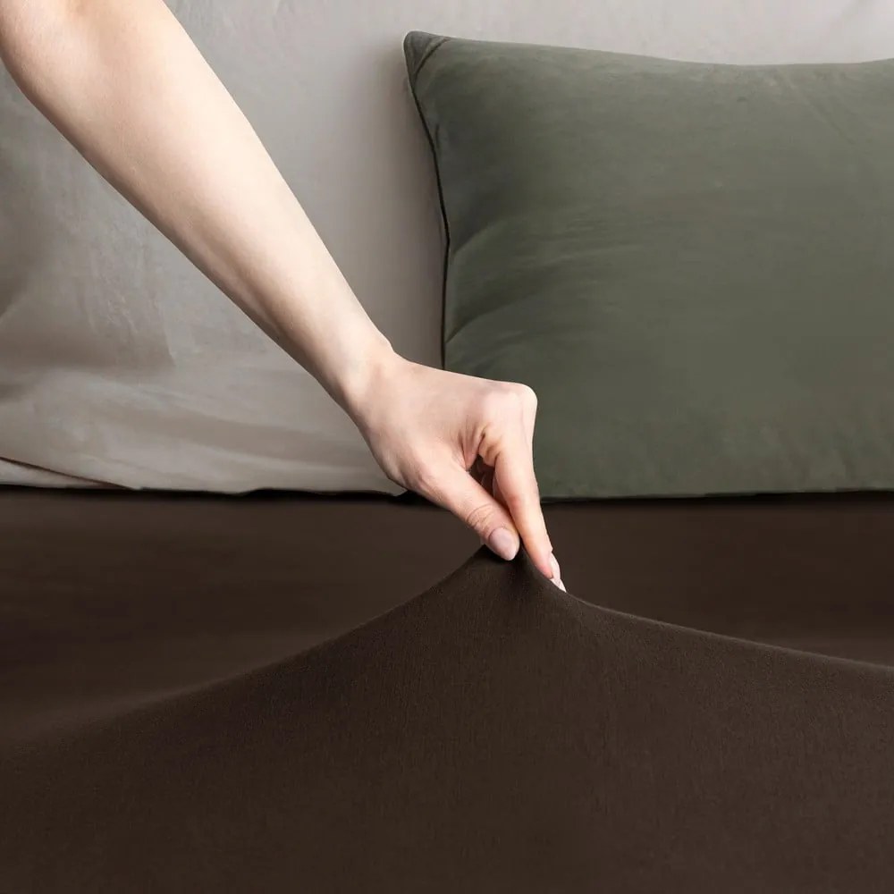 Cearceaf maro închis din jerseu cu elastic 180x200 cm Amber – Restilo
