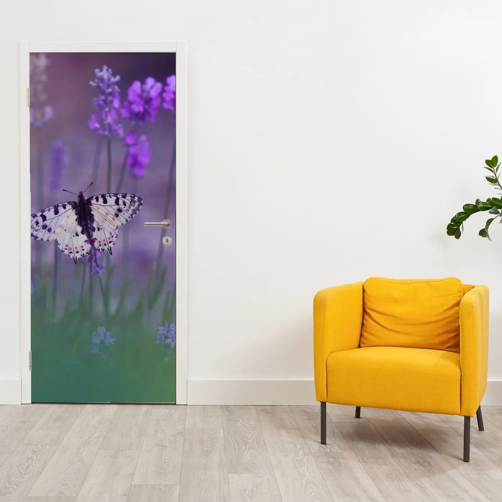 Fototapet pentru ușă - Fluture în lavandă (95x205cm)