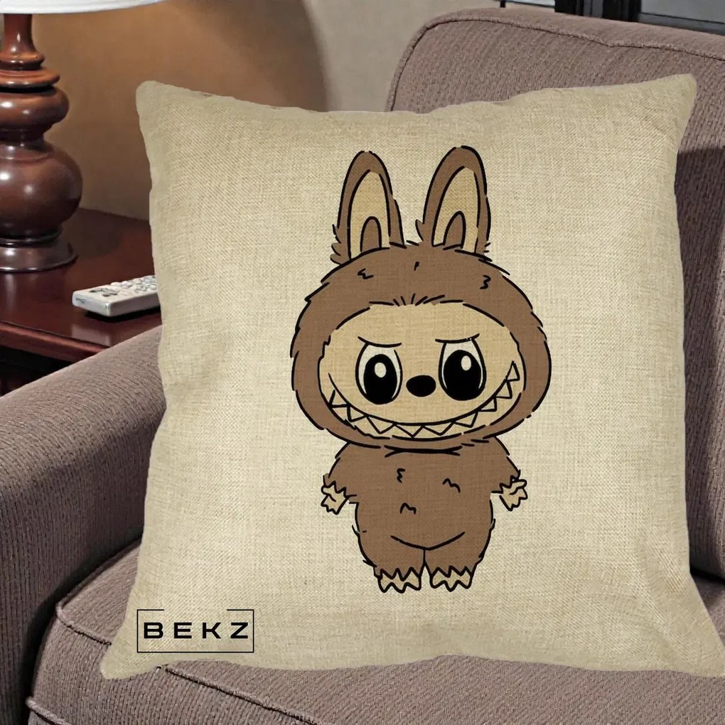 Perna Personalizata Labubu Maro Natural Solo, 40x40 cm, Crem, Husa Detasabila, Perna Inclusa, BEKZ®