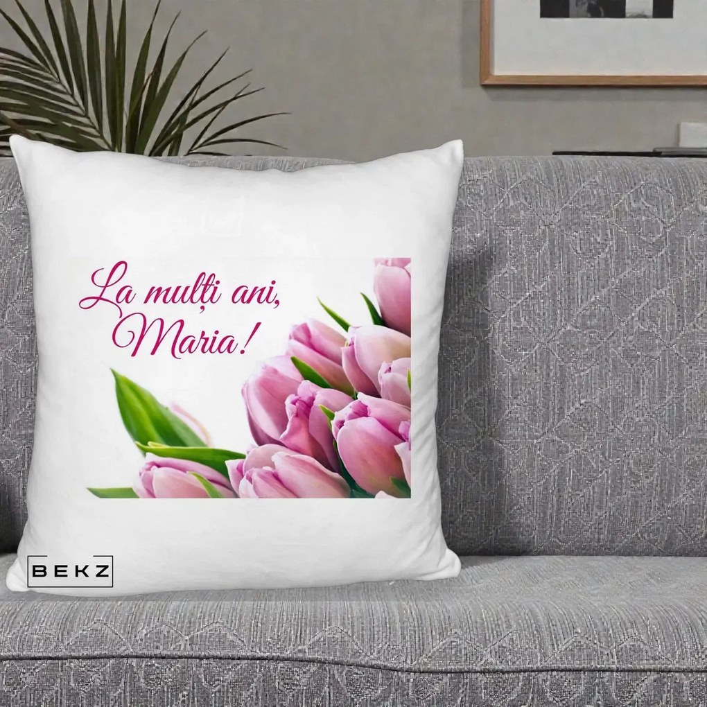 Cadou de Onomastica - Perna Personalizata La Multi Ani Maria Lalele, 40x40 cm, Alb Pufos, Husa Detasabila, Perna Inclusa, BEKZ®