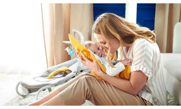 Leagăn cu vibrații pentru bebeluși cu sunete KINDERKRAFT FELIO 2 galben