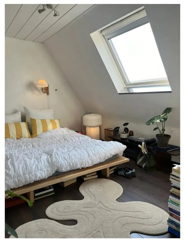 Pat matrimonial în culoare naturală din lemn de pin cu somieră 180x200 cm Japan – Karup Design